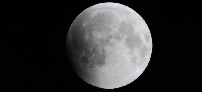Dziś półcieniowe zaćmienie Księżyca w czasie truskawkowej pełni
