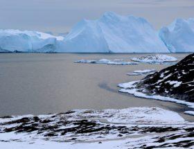 Grenlandia się topi. Opady śniegu, które dotychczas uzupełniały lód, nie są już w stanie nadążyć za topnieniem,  