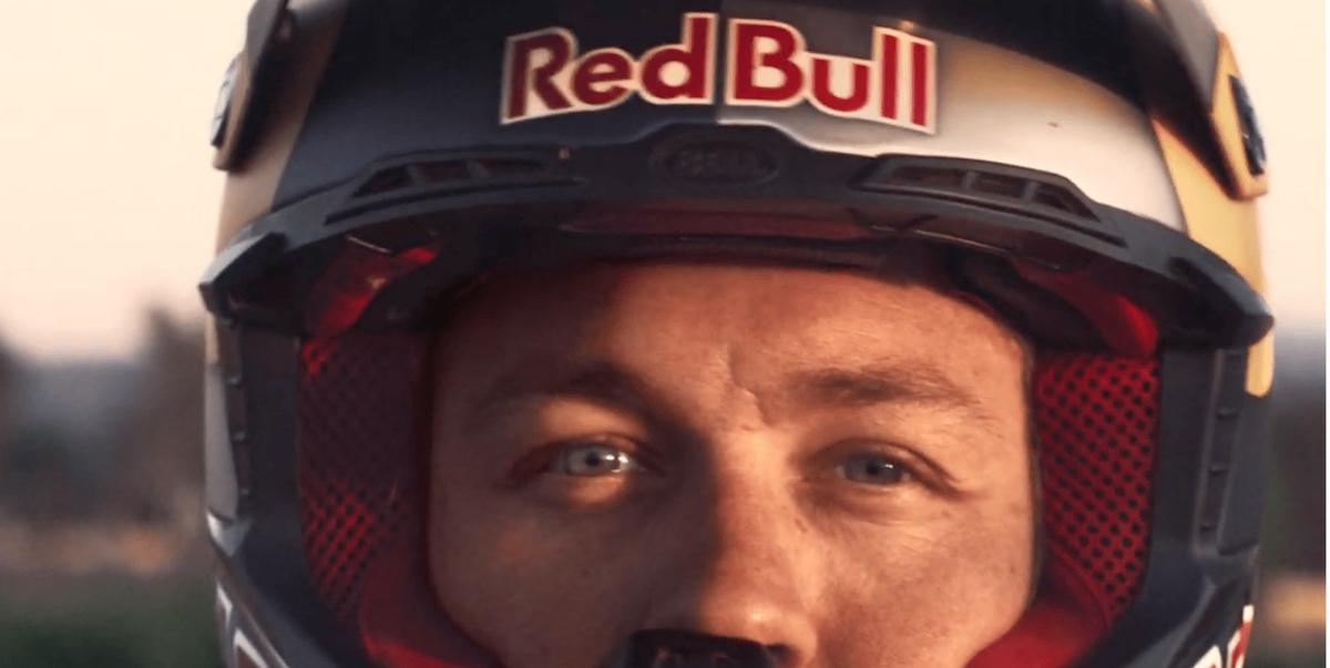 Nowa reklama Red Bulla to szaleńczy lot dronem na jednym ujęciu