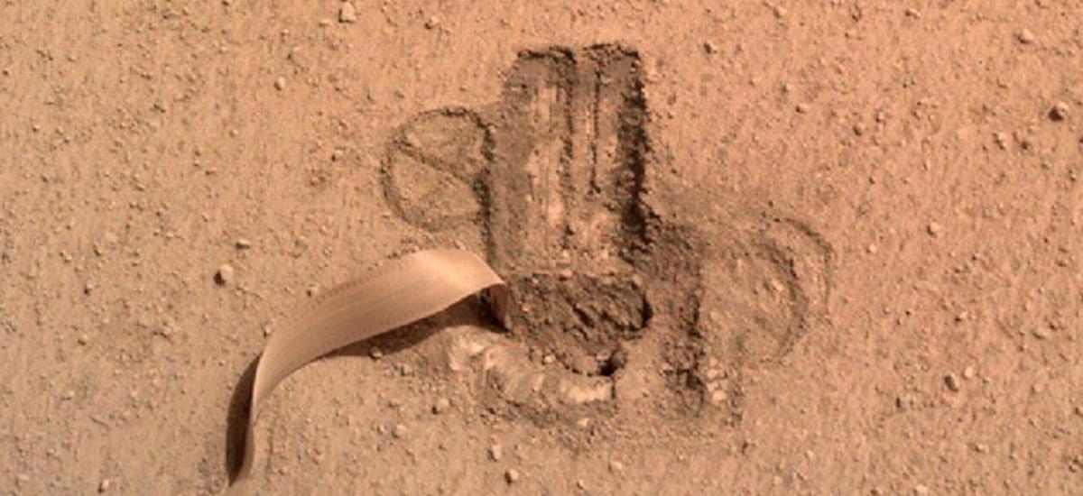 Marsjański lądownik zakopał kreta z Ziemi. Tak miało być