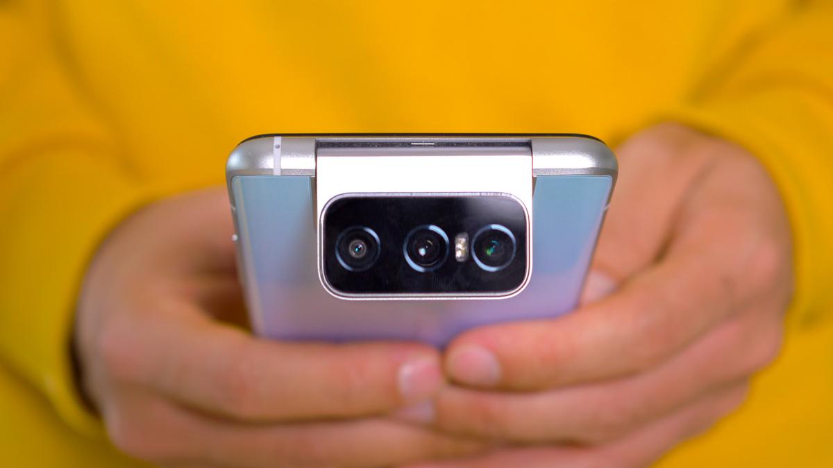 Recenzja Asus ZenFone 7 Pro. Smartfon do Instagrama i TikToka