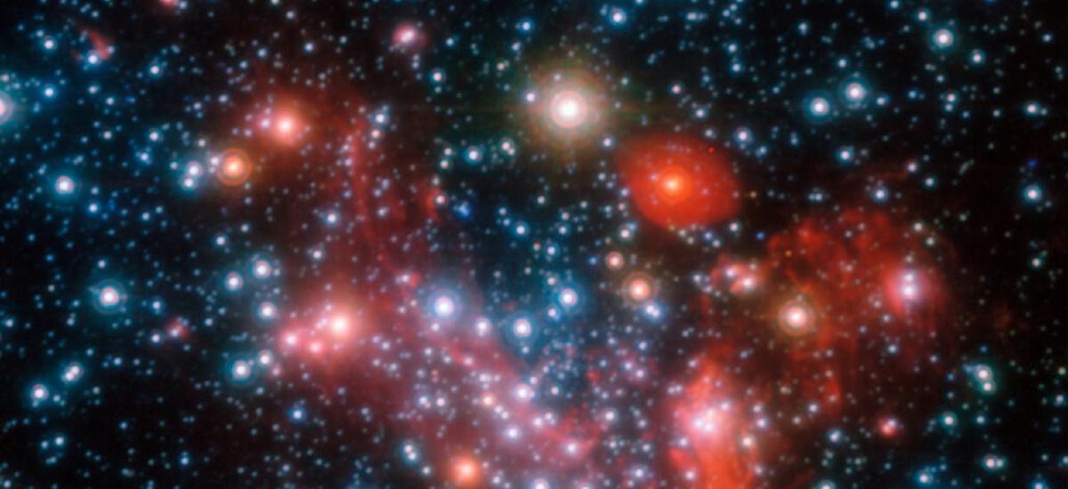 Najmasywniejsza gromada gwiazd w Drodze Mlecznej mogła pożreć mniejszą gromadę