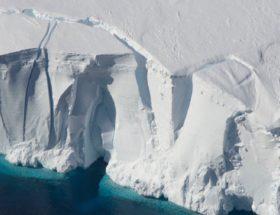 Od lodowca na Antarktydzie oderwała się góra lodowa o powierzchni Paryża