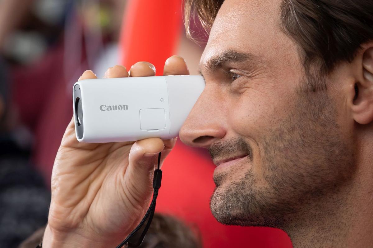 Canon PowerShot ZOOM to aparat wymyślony na nowo, ale raczej ci się nie przyda