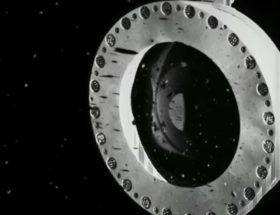 Próbka pobrana z planetoidy Bennu ucieka. Zasobnik sondy OSIRIS-REx wciąż otwarty