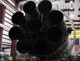 SpaceX odkłada pierwszą komercyjną misję załogową na ISS. Powodem odrobina lakieru w silnikach 