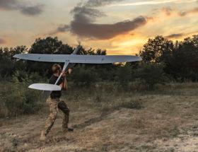 Polska artyleria dostanie nowe drony. FlyEye startuje z ręki i jest niemal bezgłośny