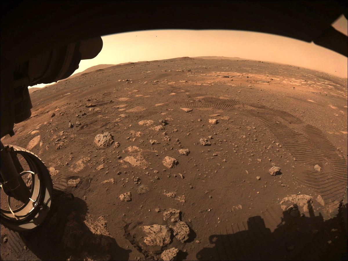 Łazik Perseverance ruszył w drogę. Natychmiast stał się najszybszym łazikiem w historii Marsa