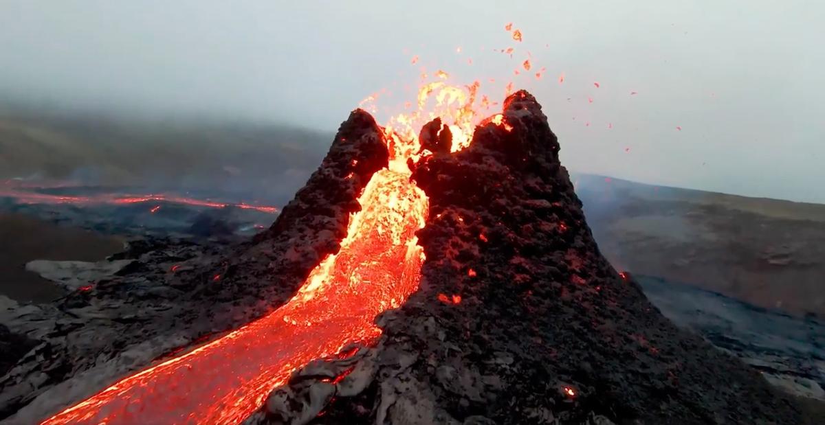 Oto najlepsze filmy i zdjęcia z wybuchu wulkanu Fagradalsfjall