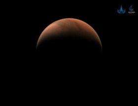 Chińska sonda Tianwen-1 przygotowuje się do wypuszczenia lądownika w stronę Marsa