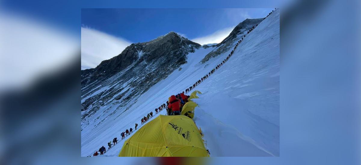 Zdjęcie dnia: wspinacze czekają w korku pod Mount Everest