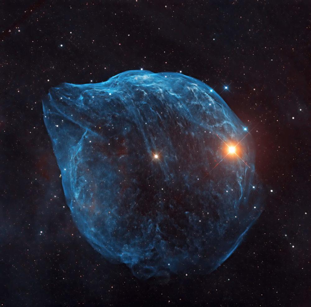 Fot. Yovin Yahathugoda, „Dolphin Head Nebula&quot;. class="wp-image-1791451" 