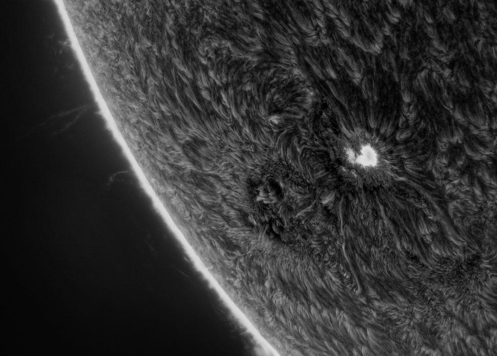 Fot. Siu Fone Tang, „Sunspot Looking Out Into Space&quot;. class="wp-image-1791463" 