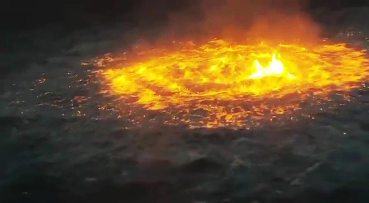 Ogniste oko na wodach Zatoki Meksykańskiej. Skąd ogień na powierzchni wody?