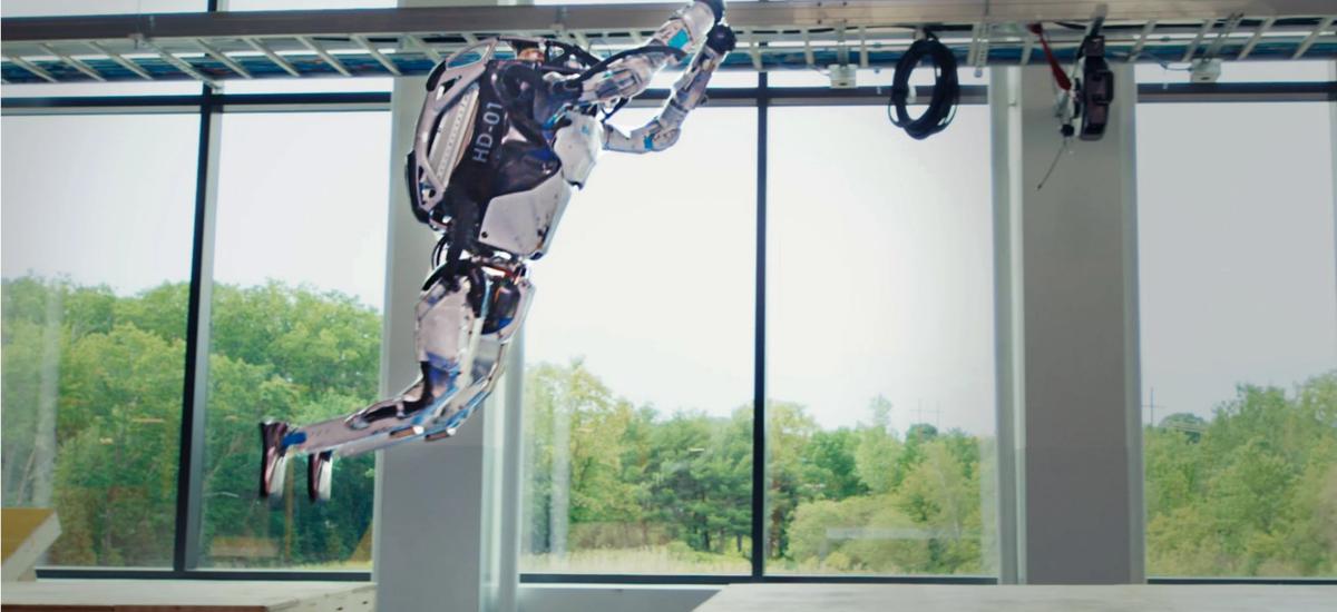 Boston Dynamics - robot Atlas nauczył się parkouru