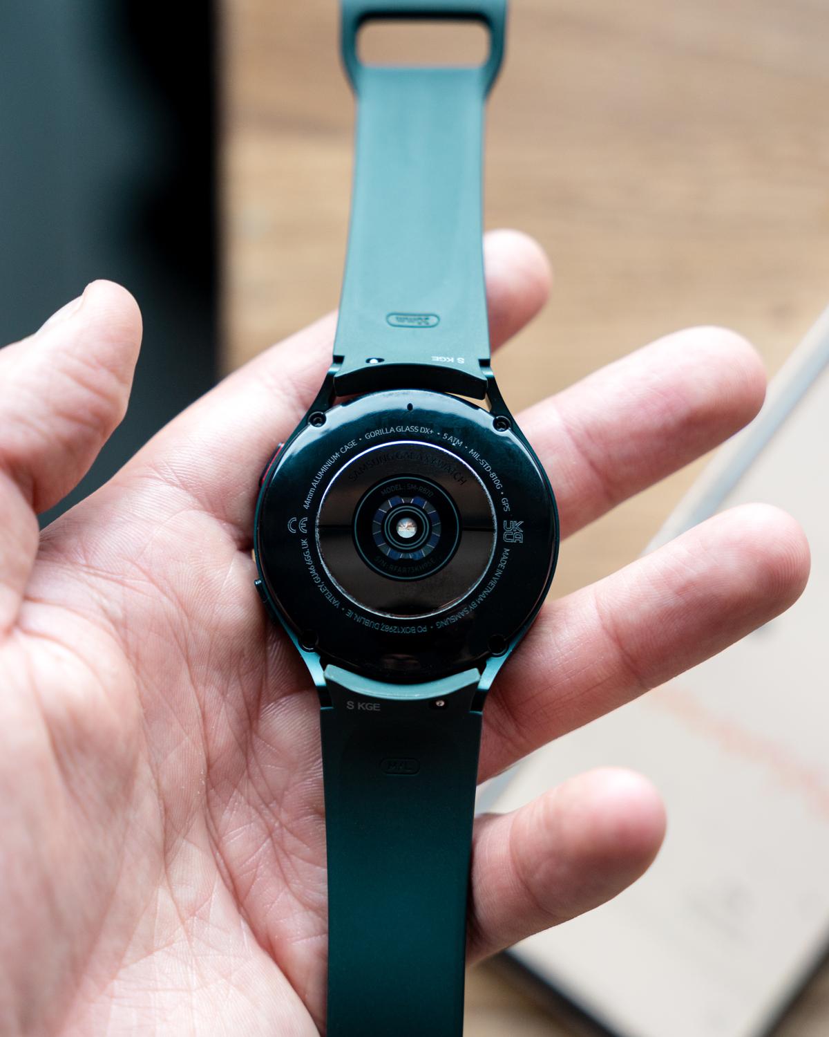 Samsung Galaxy Watch 4 class="wp-image-1843810" 