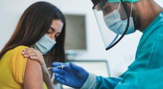 Trzecia dawka szczepionki na koronawirusa raczej nie w Polsce