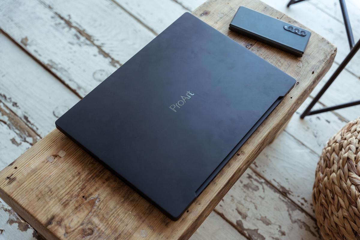 Asus ProArt StudioBook 16 OLED class="wp-image-1893503" 