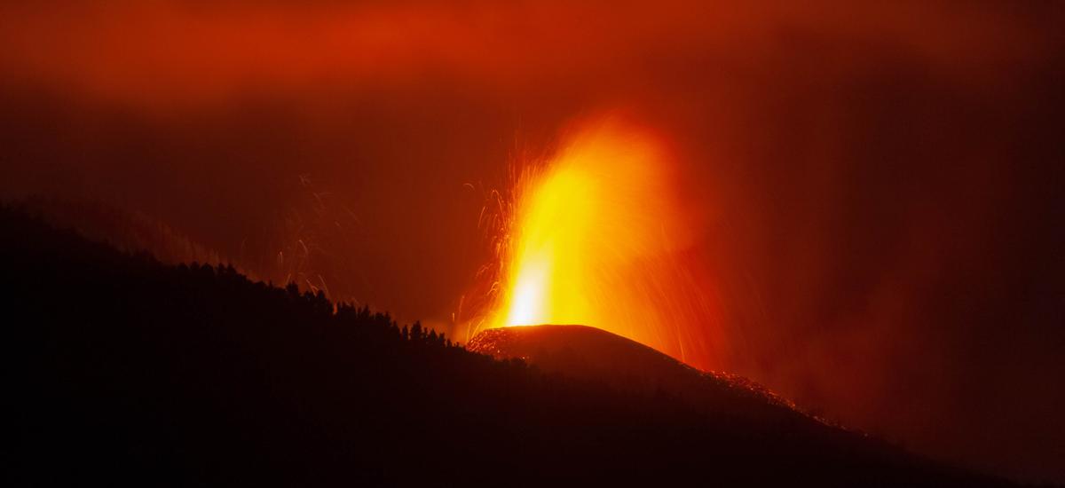 Wybuch wulkanu na La Palma. Cumbre Vieja się zapadł. Lawa zagraża ludziom