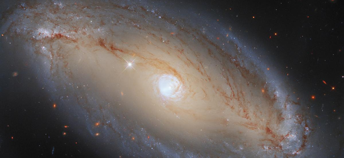 ngc-5728-galaktyka-seyferta