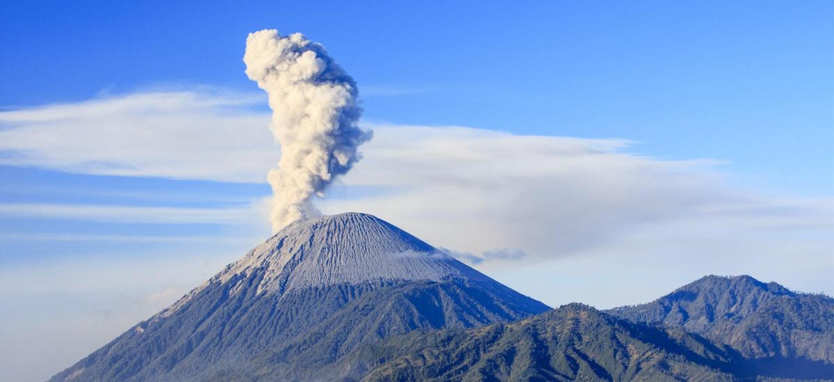 erupcja wulkanu semeru