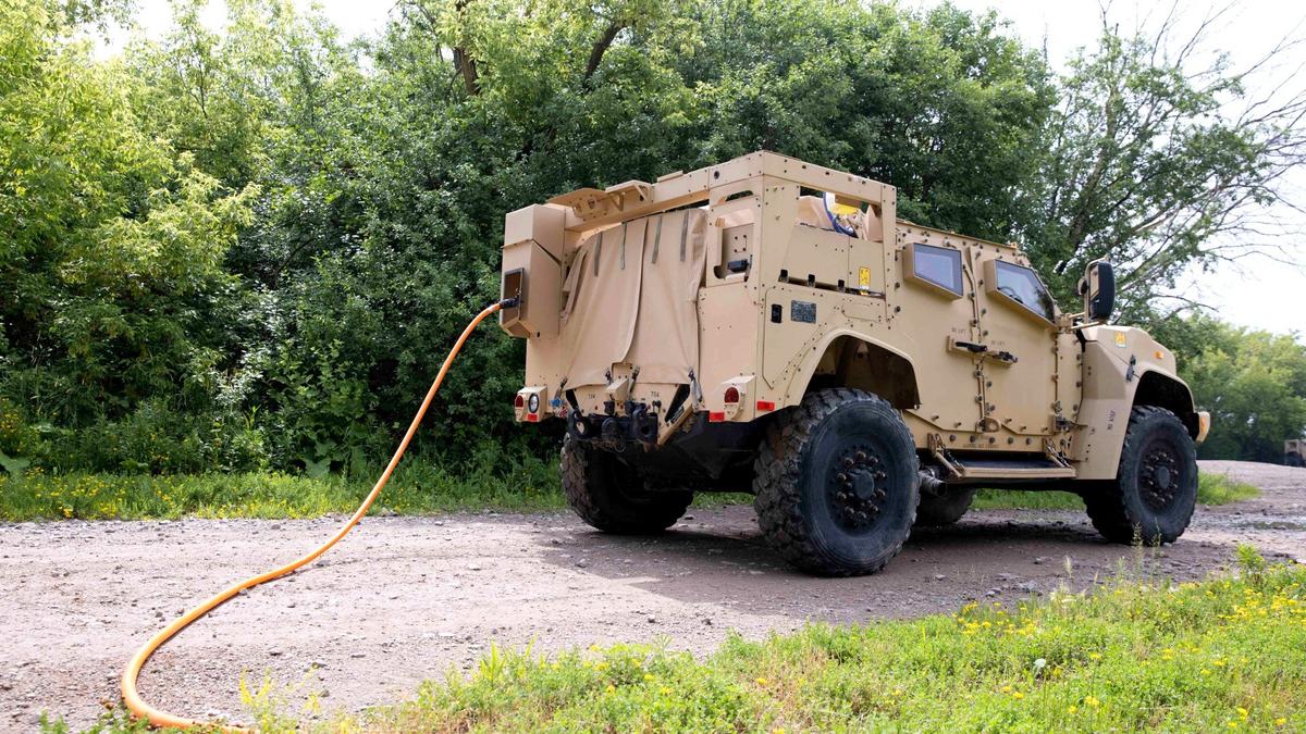Oshkosh pokazał eJLTV - wojskowe samochody hybrydowe
