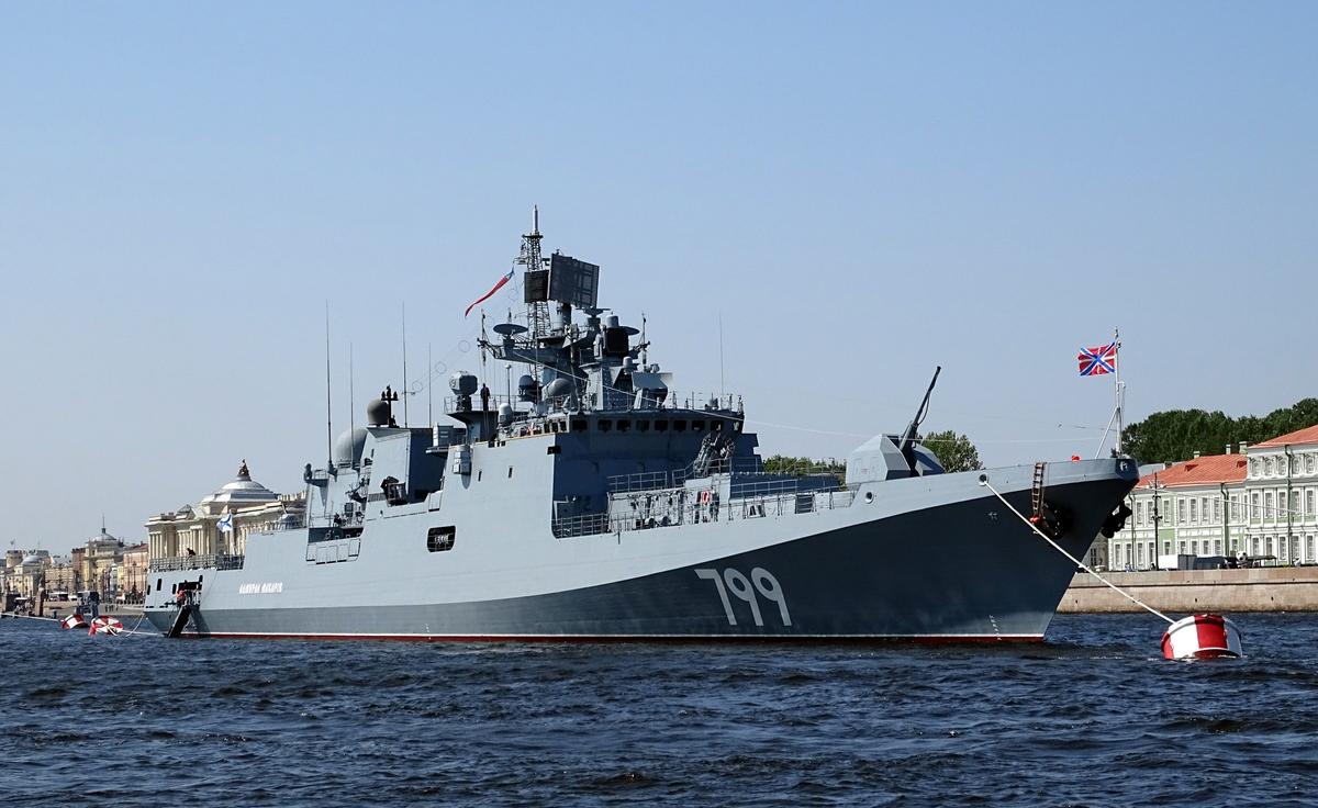 Rosyjska fregata Admirał Makarow płonie na morzu