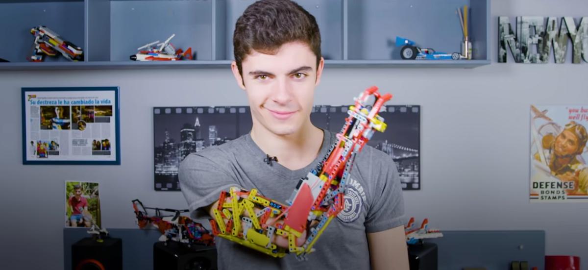 Hand Solo buduje protezy z klocków Lego Technic