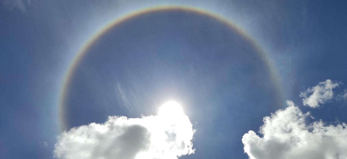 Halo słoneczne: wielki pierścień na niebie. To nie koniec świata