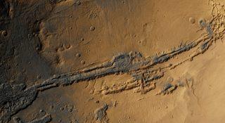 Sonda Mars Express robi niesamowite zdjęcia wielkiego kanionu