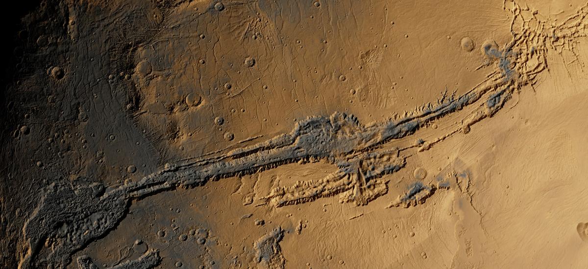 Sonda Mars Express robi niesamowite zdjęcia wielkiego kanionu
