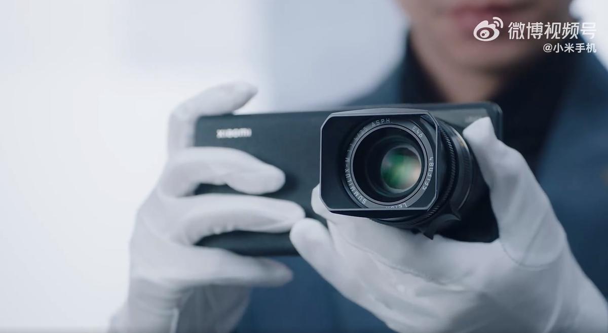 Xiaomi 12 S Ultra z prawdziwym obiektywem systemu Leica M przyczepionym do telefonu