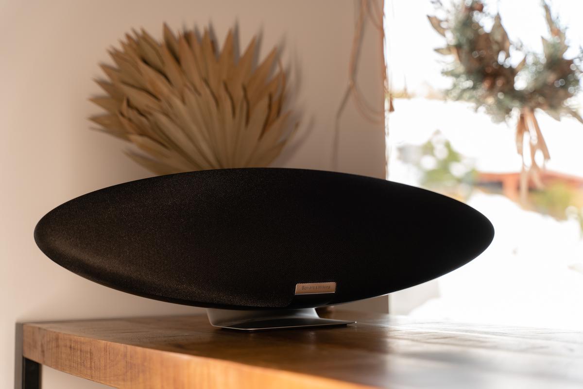 Bowers &amp; Wilkins Zeppelin class="wp-image-3077868" 
