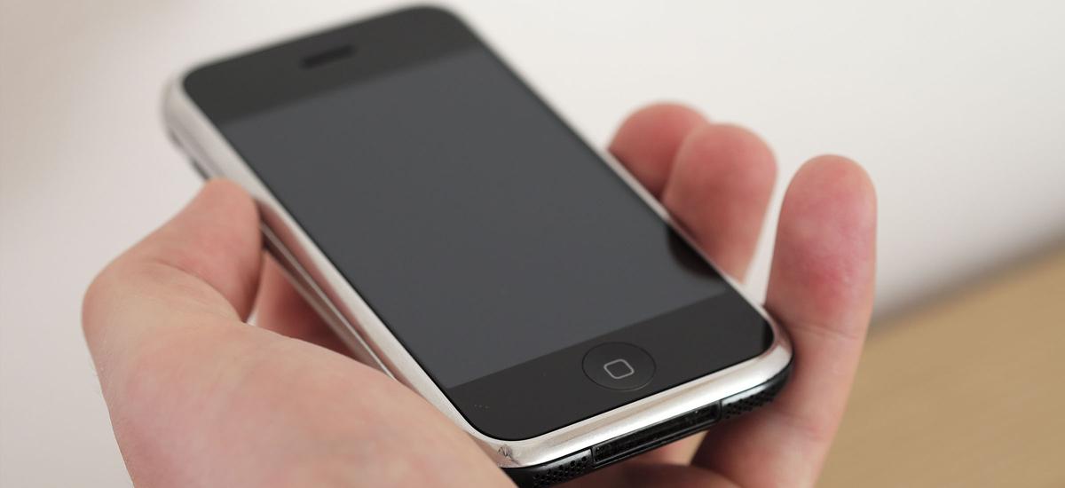 Pierwszy iPhone kosztuje więcej niż kilogram złota. Jak to możliwe?