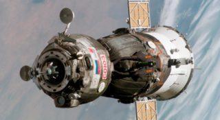 Rosyjski program kosmiczny ledwo dyszy. Winę zwalają na mikrometeoryty