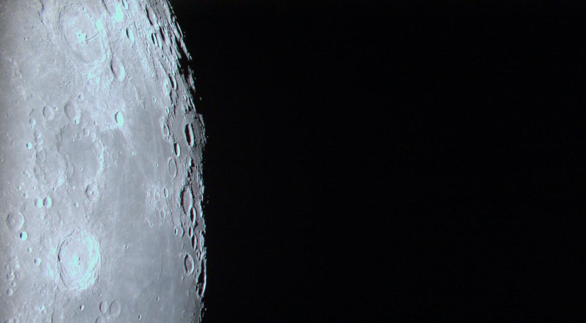 Sonda przysłała zdjęcie z orbity Księżyca. Niedługo wylądują na nim dwa niezwykłe roboty