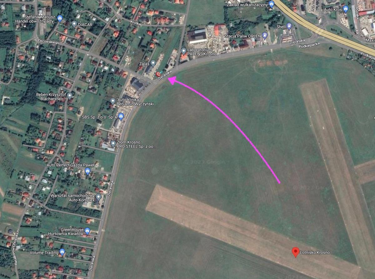 Lokalizacja nowej stacji bazowej Play obok Lotniska w Krośnie, Google Maps 