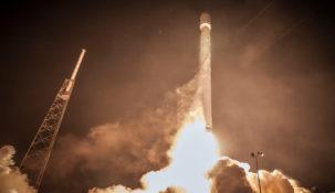 SpaceX robi czerwone dziury w niebie. Naukowcy są przerażeni rakietami Elona Muska