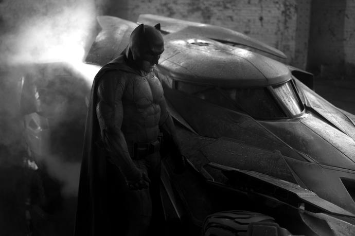 Krótka piłka: A tak wygląda nowy Batman i jego Batmobil