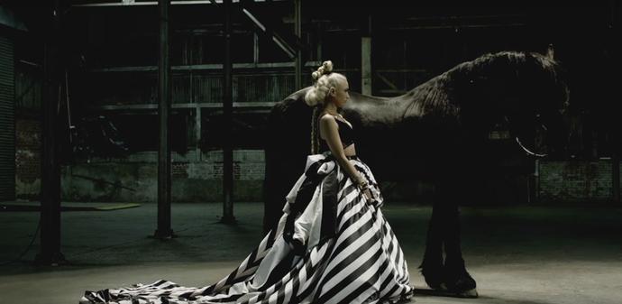 Gwen Stefani prezentuje klip "Misery"