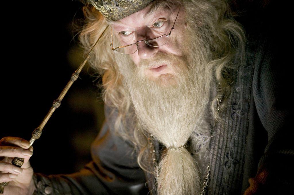 Michael Gambon jako Abus Dumbledore class="wp-image-83442" 