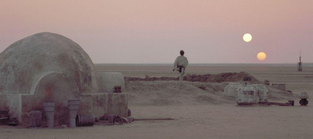 Tatooine twin suns Star Wars the last jedi easter egg 