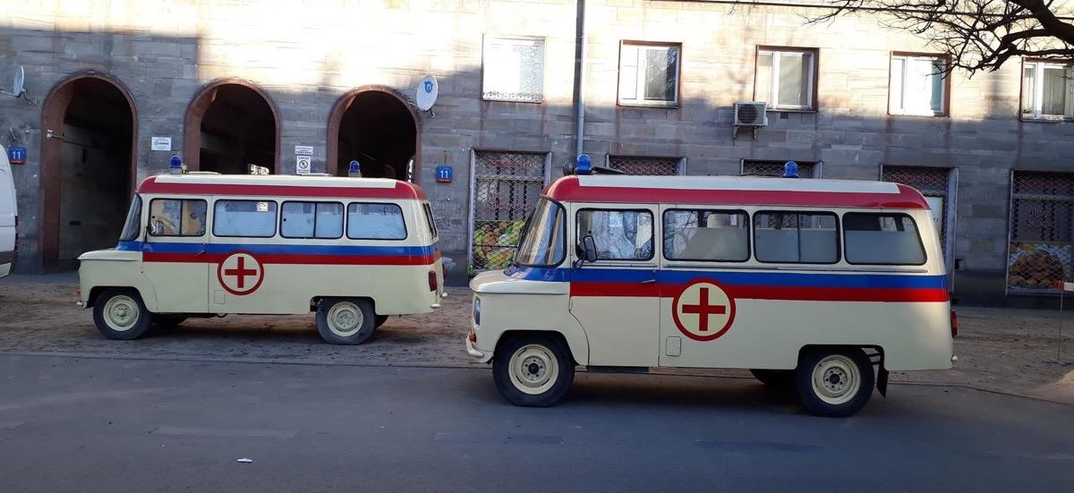 Samochody z serialu 1983: tak wyglądałyby polskie ulice, gdyby komuna nie upadła