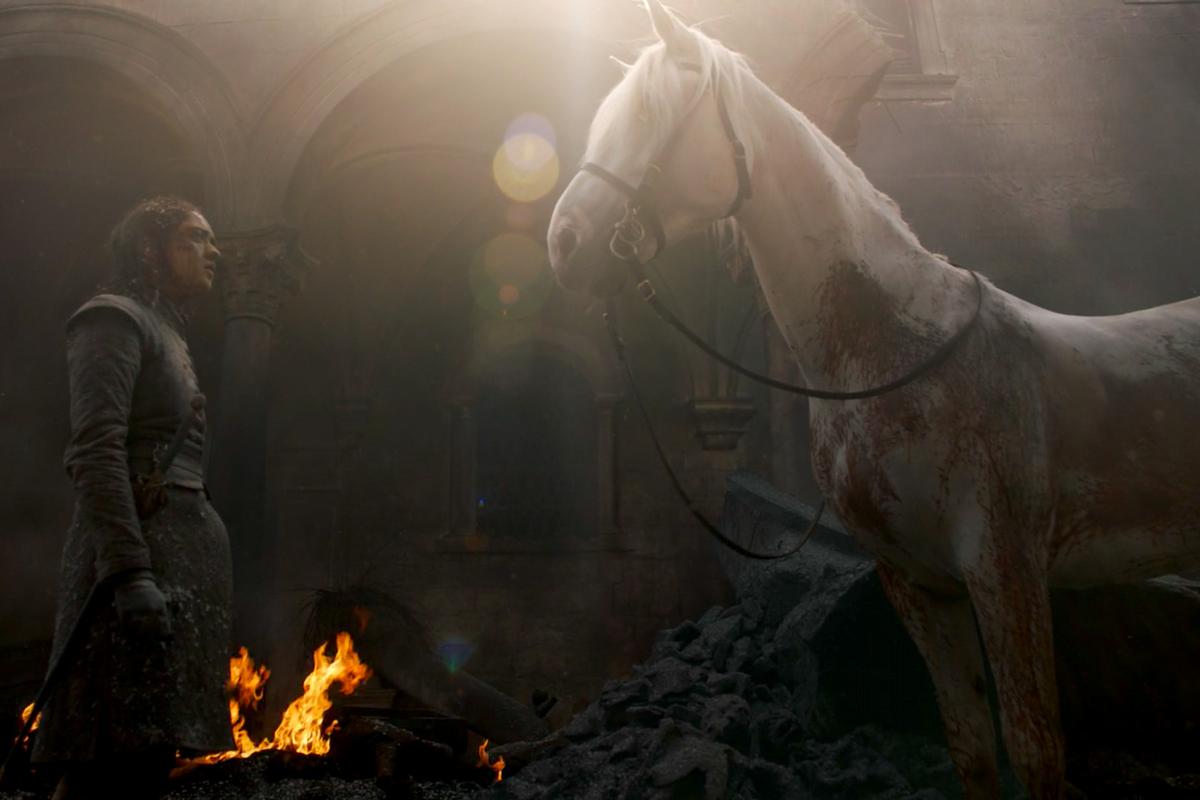 Gra o tron: Arya Stark i biały rumak. Analizujemy zakończenie 5. odcinka