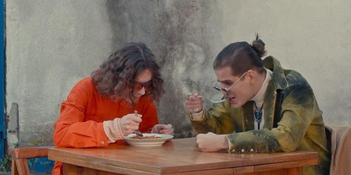 Taco Hemingway i Schafter jedzą bigos, czyli nowy utwór raperskiego duetu