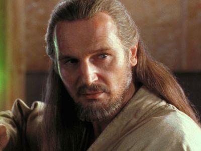 Liam Neeson jako Qui-Gon Jinn w filmie Gwiezdne wojny: Mroczne widmo